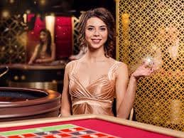 Người dùng Việt truy cập bàn live casino kk55 trên điện thoại